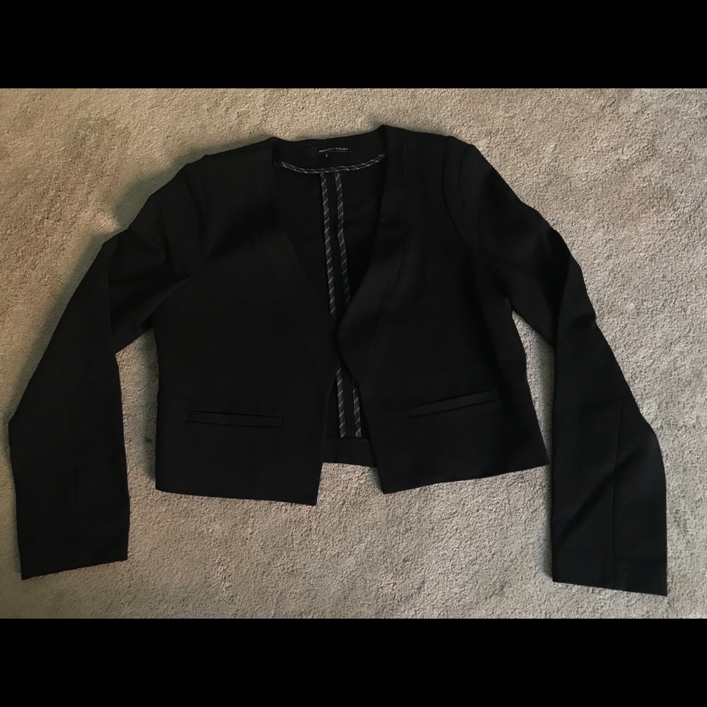 Amanda & Chelsea Crop Blazer 🕷